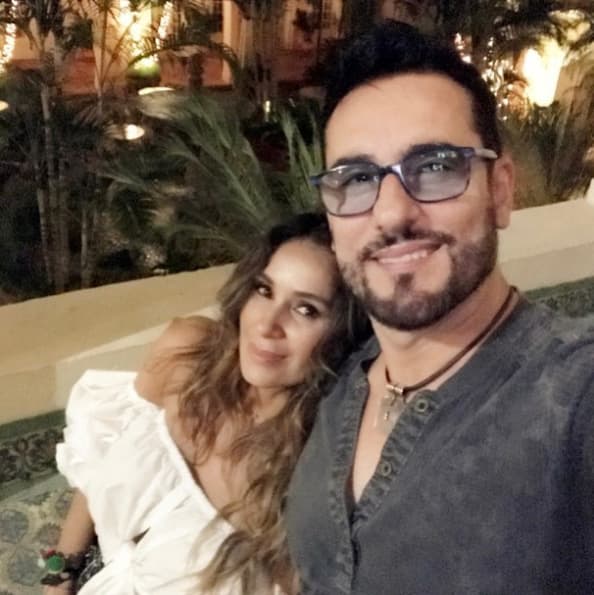 Se conocieron cuando ambos participaban en la telenovela colombiana 'Las Juanas'. “Aunque no teníamos escenas juntos, fue un amor a primera vista” describió la actriz en un Facetime.