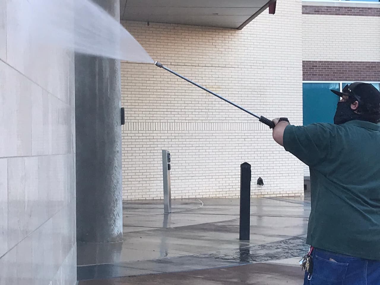 El incidente de vanadalismo ocurrió anoche al rededor de las 8:30 pm según confirmaron los investigadores.