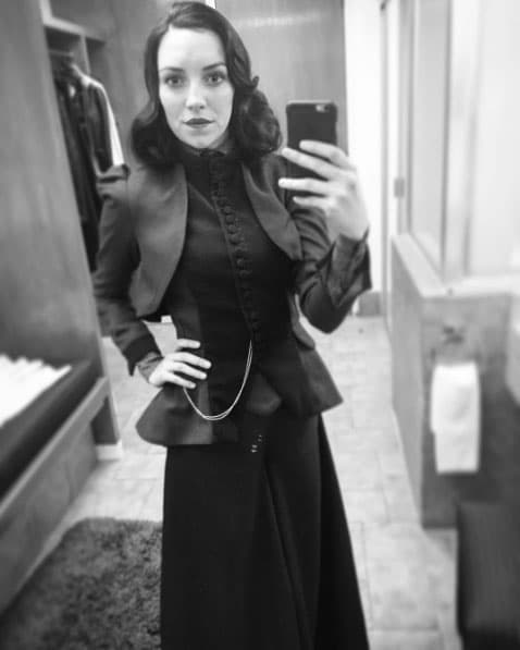 Regina Blandón nos encantó con su look rebelde en "El Hotel de los Secretos".