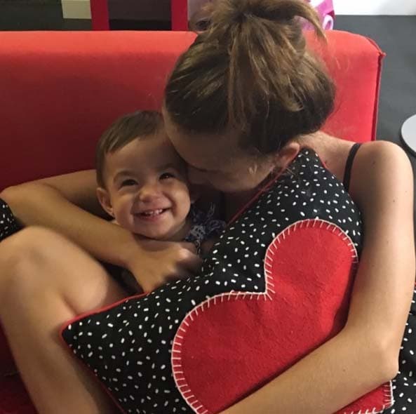 Alan Tacher: "Aqui hay amorrrrrrrrrrrr!!! @michelletacherbernal @nicoletacherr #hermanas" (Julio 27, 2016)