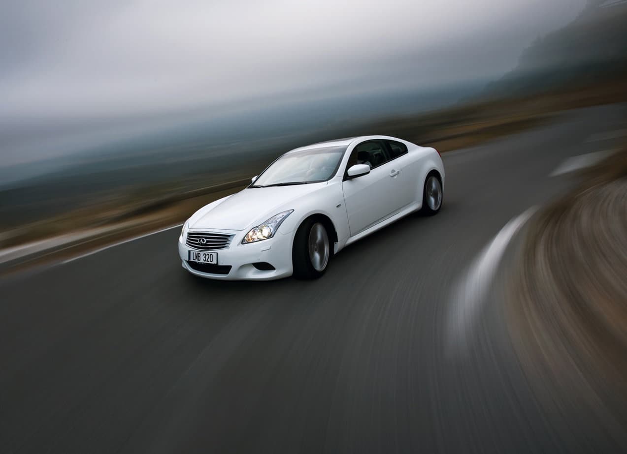<b>8. Infiniti G37</b>
<br>
<br>Porcentaje de dueños con al menos una multa por exceso de velocidad: 14.72%
<br>Precio base: $32,950
<br>Potencia: 325-348 HP
<br>
<br>En la imagen un Infiniti G37 Coupe 2009.