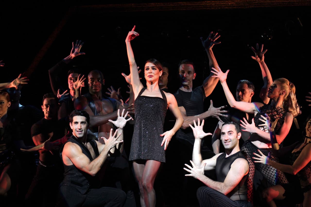 La actriz, quien volvió a la actuación con el protagónico de la obra de teatro 'Chicago' que se presenta en la Ciudad de México, reconoció que dejar a sus hijos pequeños en casa es lo que más le ha costado.