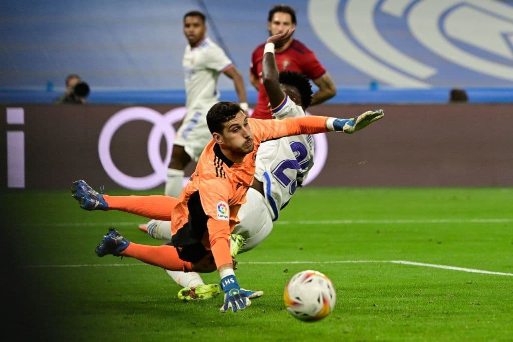 La defensa de Osasuna no deja que la artillería pesada del Real Madrid los penetre y firman el empate 0-0.