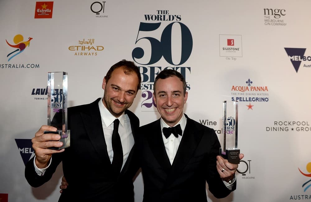 Daniel Humm (i) y Will Guidara (d) celebran el galardón del mejor restaurante del mundo.