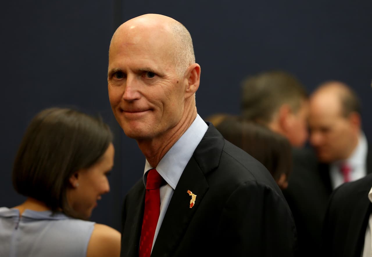 <h2 class="cms-H2-H2">Rick Scott - senador por Florida</h2>
<br>
<br>El estado de residencia de Trump podría darle más de un contrincante en 2024. 
<br>
<br>Rick Scott, quien precedió a Ron DeSantis en la gobernación de Florida y hoy ocupa uno de sus escaños en el Senado, es uno de los posibles contrincantes del expresidente para la contienda por la nominación presidencial republicana. 
<br>
<br>Scott, sin embargo, tiene en su contra el gran reves que sufrió como como presidente del Comité Senatorial Republicano Nacional al fracasar en su intento por lograr una mayoría republicana en el Senado, Para hacer peor las cosas, Scott fue derrotado el miércoles por Mitch McConnell, en la contienda por el liderazgo de los republicanos en esa cámara por los dos próximos años.
<br>