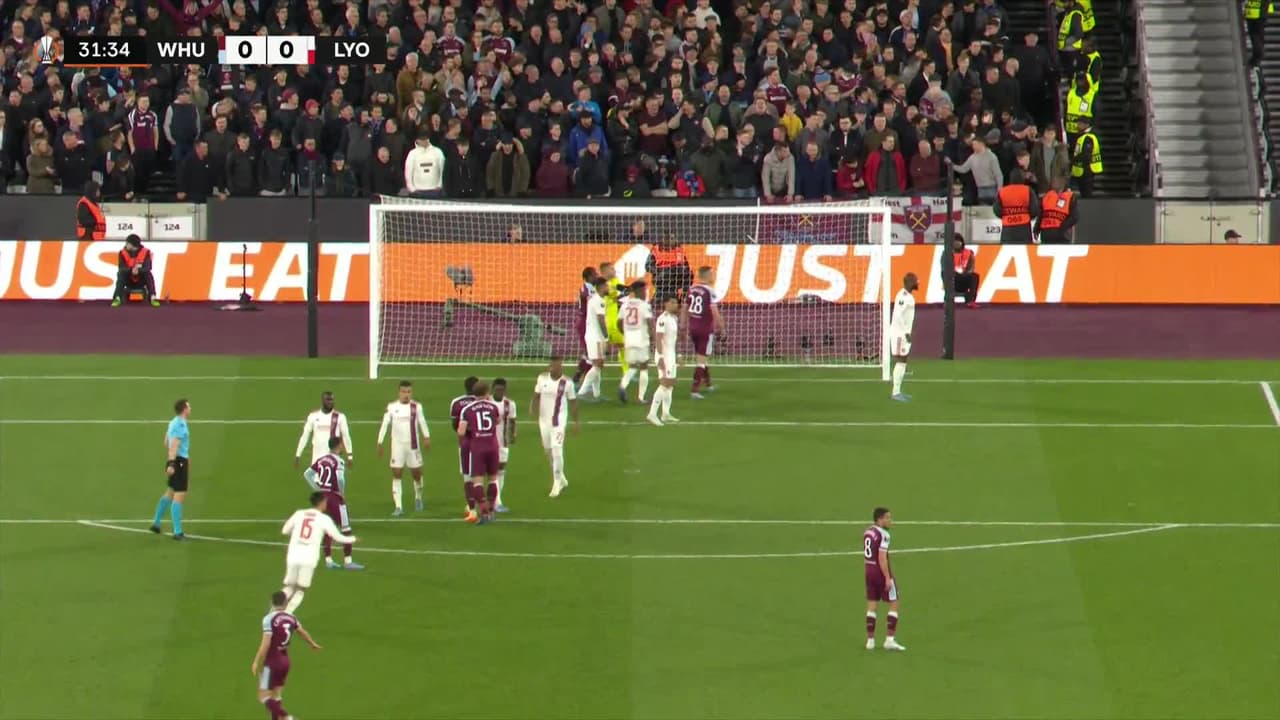 ¡TIRO ATAJADO! disparo por Declan Rice.