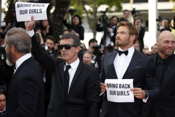 Antonio Banderas levantó su pancarta con el mensaje.