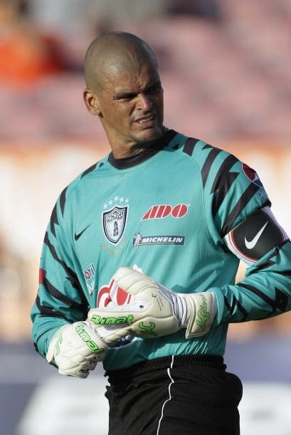 4 de diciembre. Miguel Calero, 41 años de edad. Uno de los mejores arqueros que tuvo Colombia y quien hizo casi toda su carrera en México. Murió a causa de una trombosis cerebral.