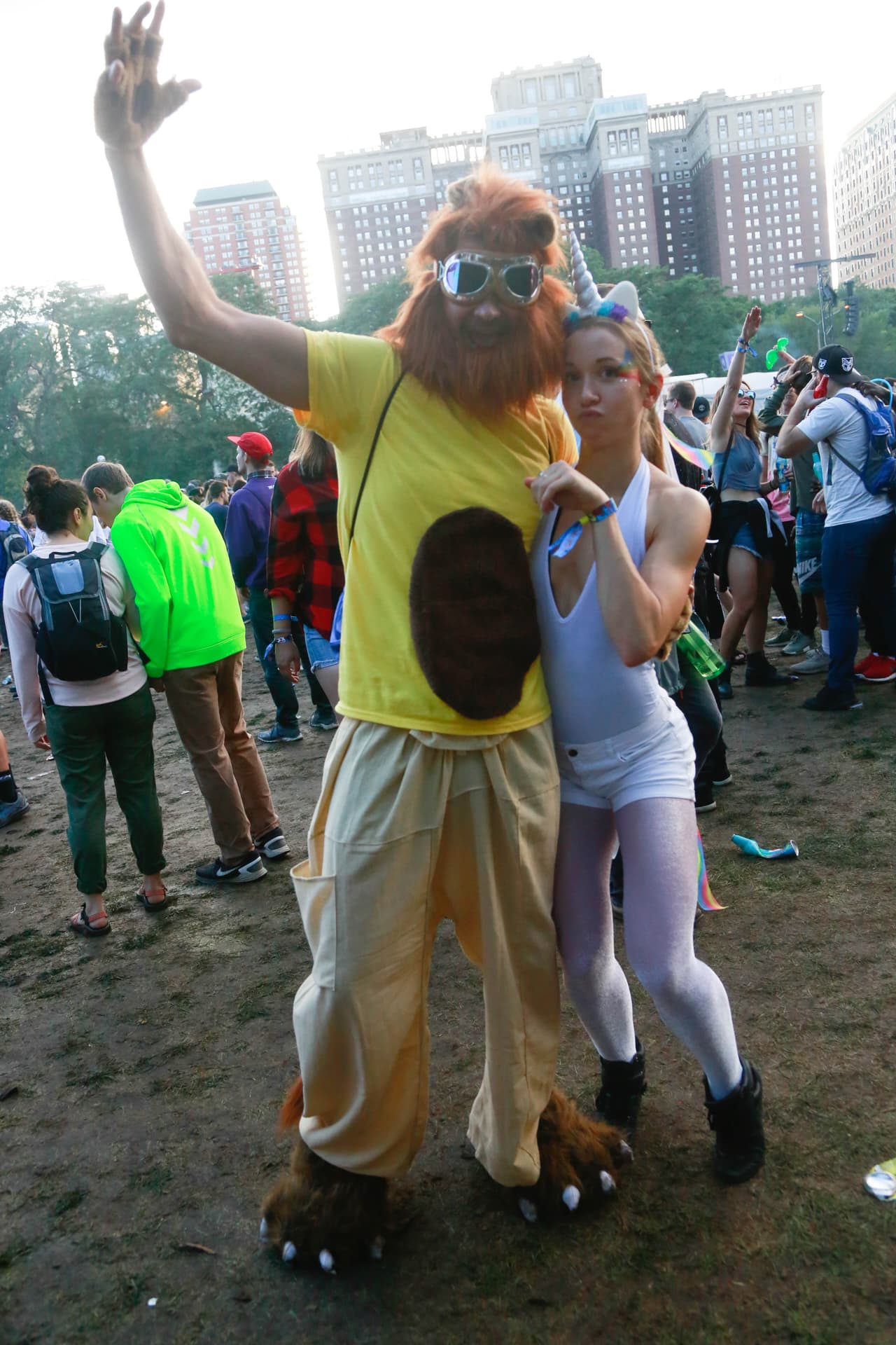 Desde disfraces de unicornios hasta atuendos muy veraniegos, pero eso sí muy buena vibra. Aquí una galería de fotos de la moda y el ambiente de Lollapalooza.