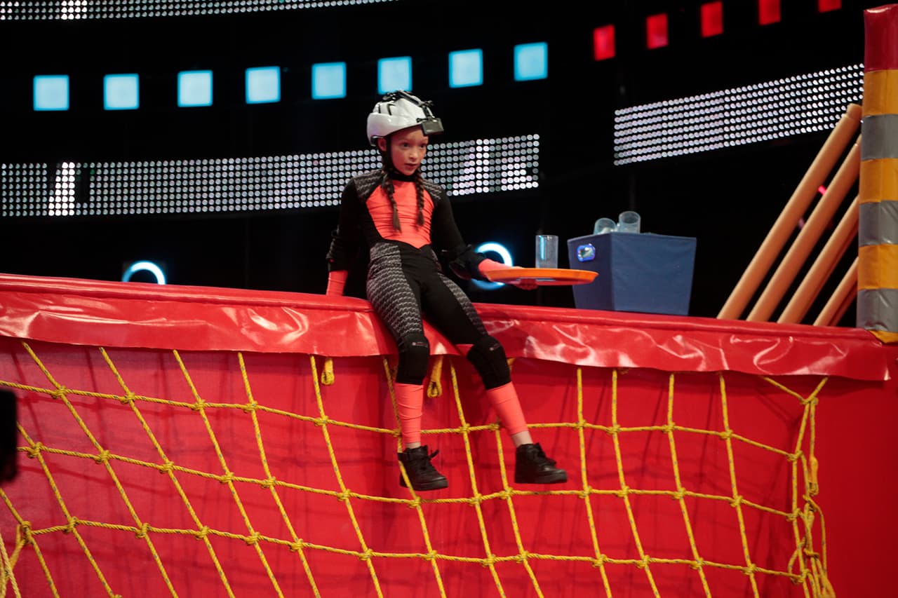 La competencia no había terminado aún. La última atleta de la noche, Sofía, superó a los demás participantes al terminar el circuito en 1:10, ella le dio tres puntos a su escuadrón.