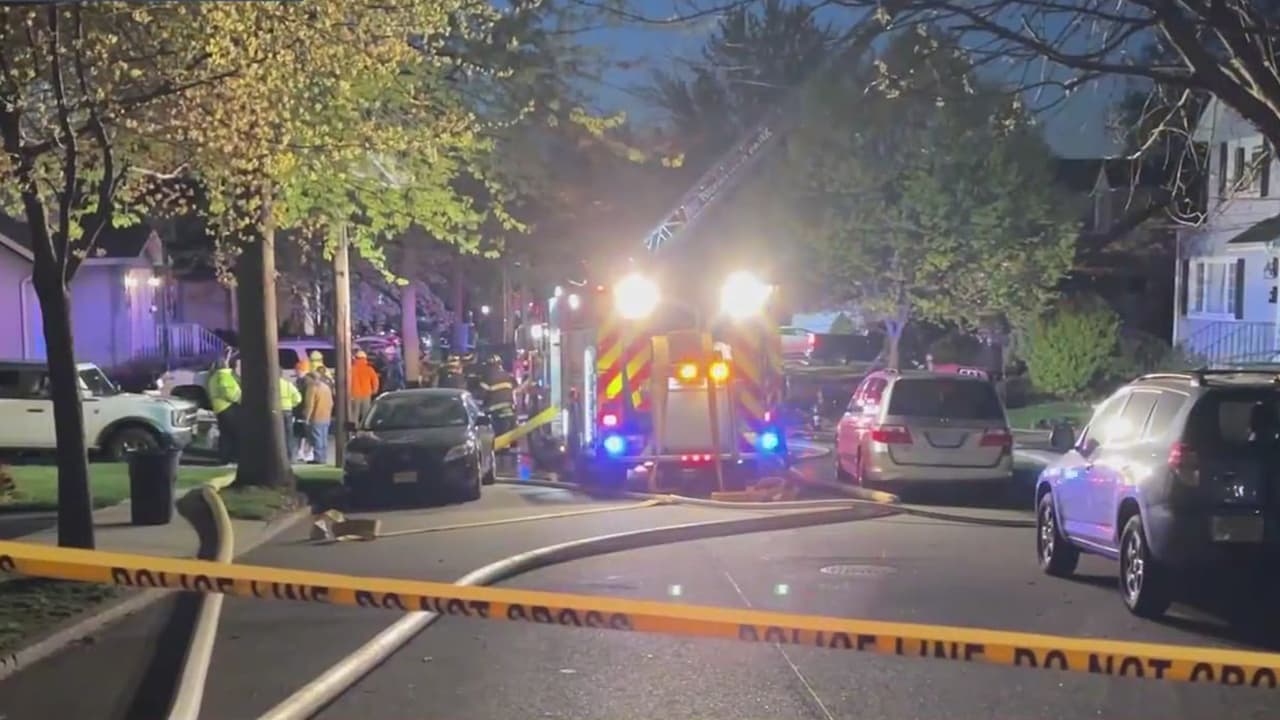 Incendio en Ridgefield Park deja dos bomberos heridos y tres casas gravemente dañadas