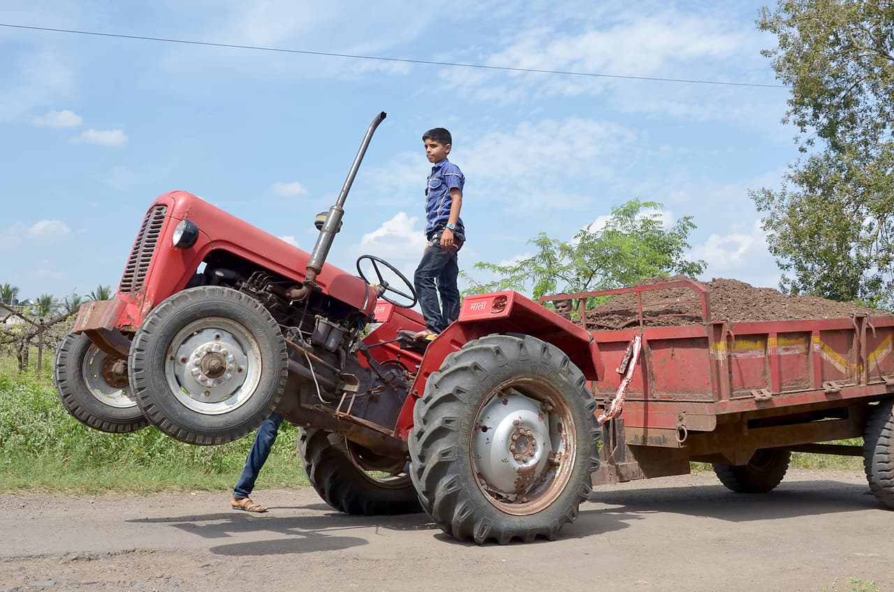 Lo que él prefiere más que nada es subirse a su tractor y hacer maniobras extremas.