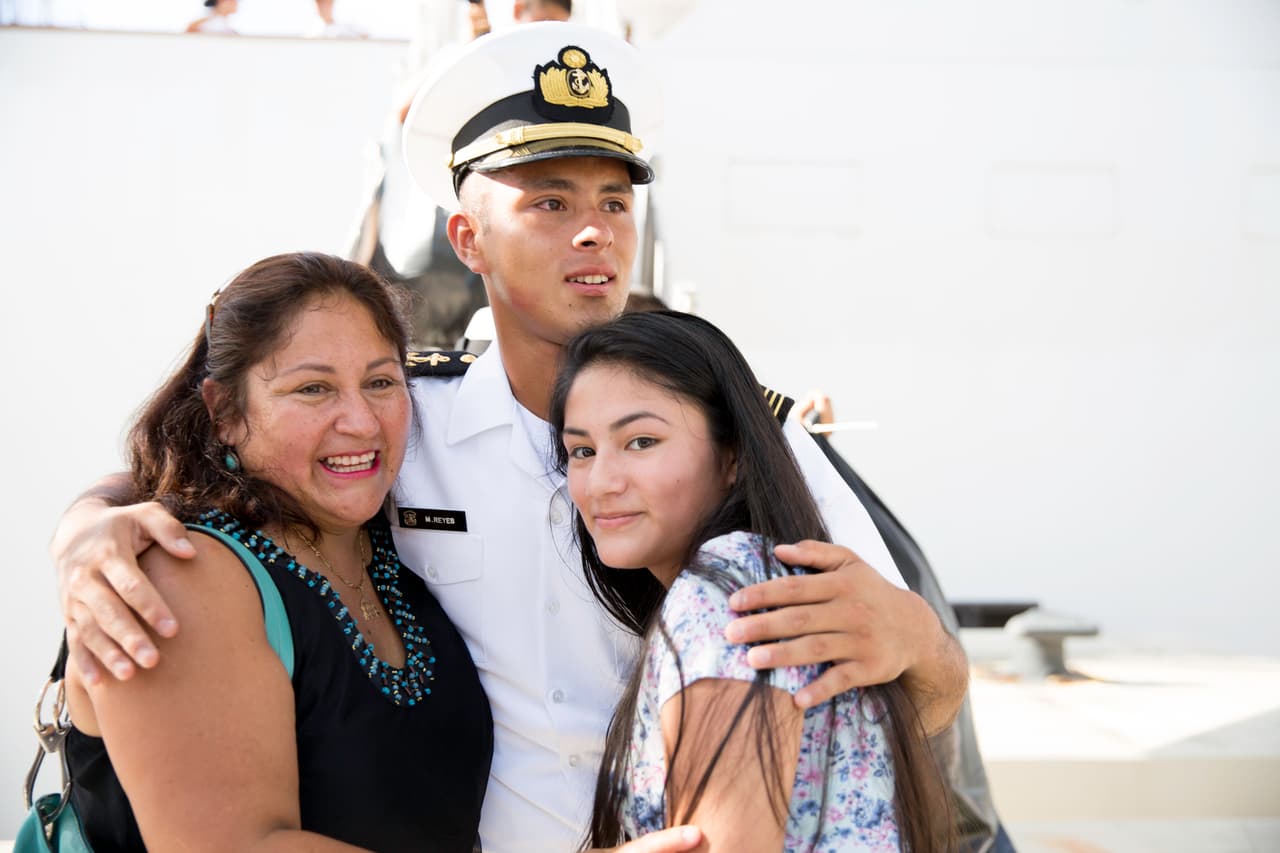 Manlio también está feliz de ver a su hermana menor, aunque con ella comparte más a menudo porque la joven sí puede entrar y salir de Estados Unidos sin preocupación.