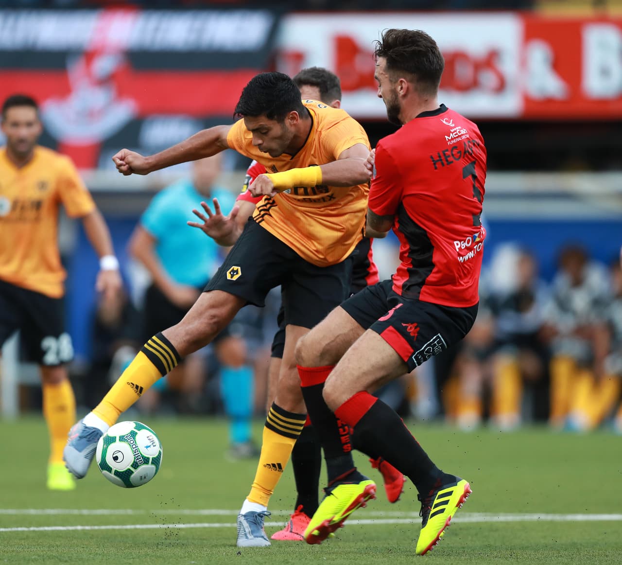 Pero apareció el goleador mexicano de los Wolves, Raúl Jim´énez, quien con un zapatazo potente logró el empate al 15'.