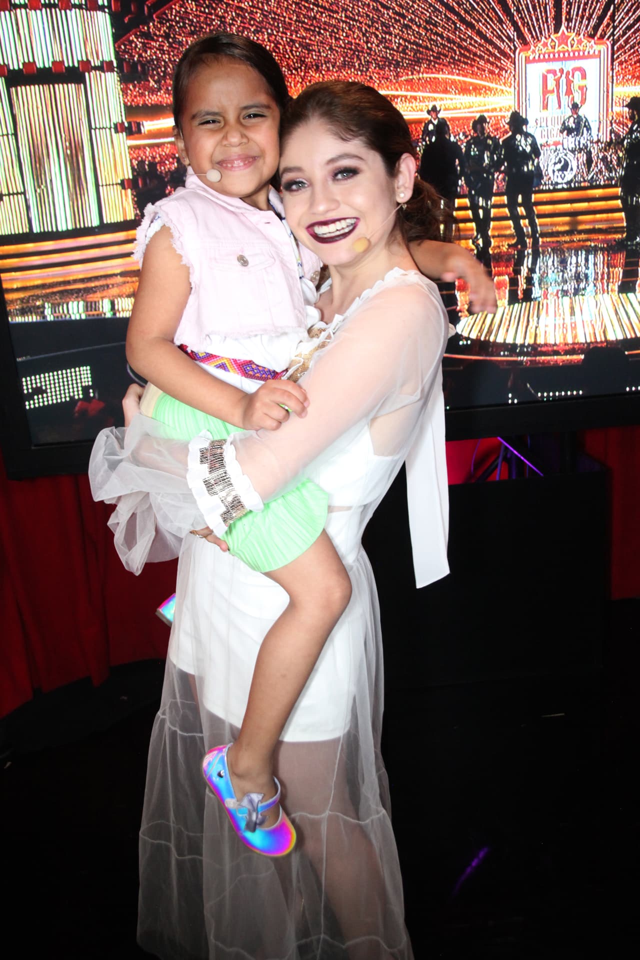 Le preguntamos si se inspiraba en algo o alguien para crear sus looks, a lo que respondió: “No me baso en nada, sinceramente. Soy de las que veo los looks y digo: 'éste me gusta, éste no. Éste con botas, éste con tacones... Y así'”.