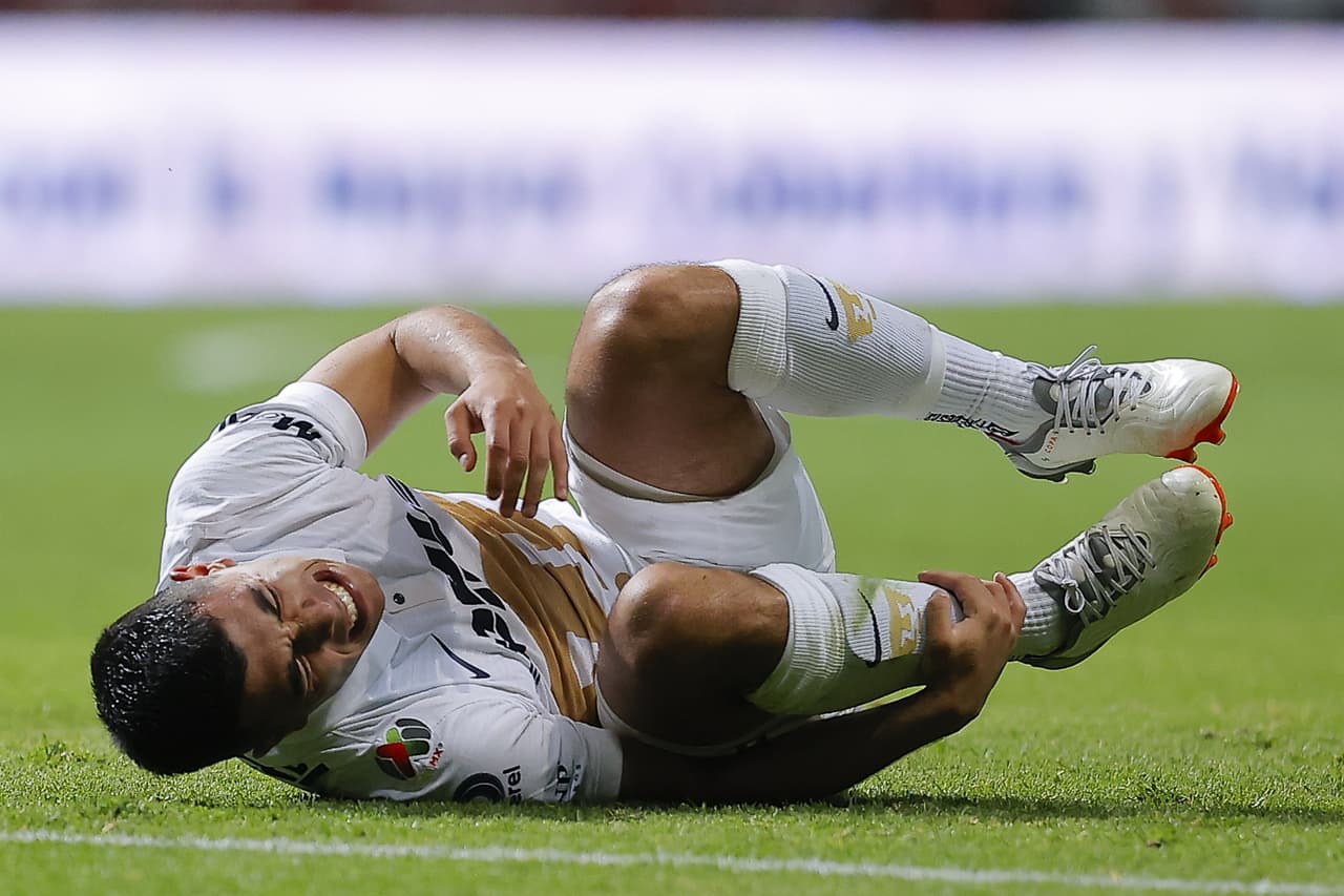 El juego se volvió ríspido y abundaron las patadas.