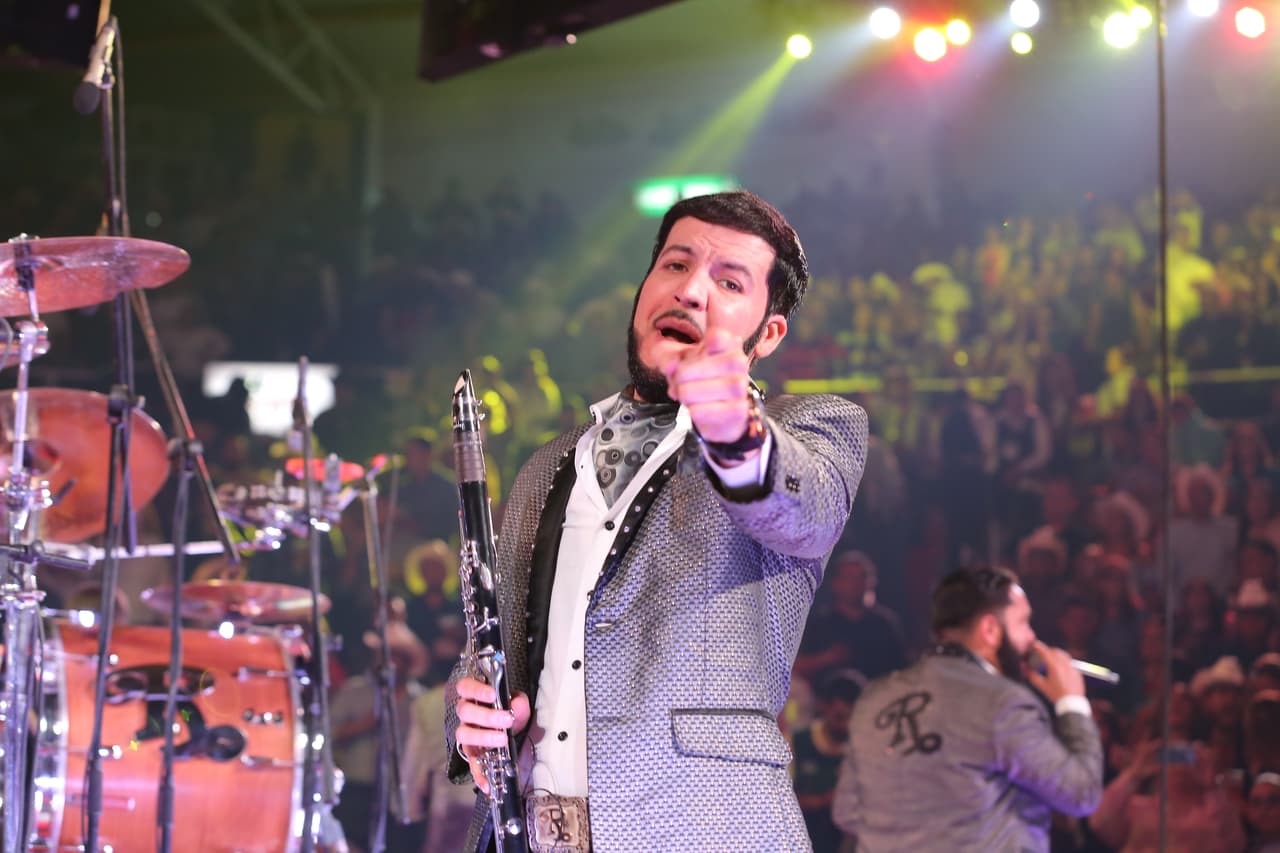 Jorge Alberto López también disfrutó de la noche en Hermosillo.