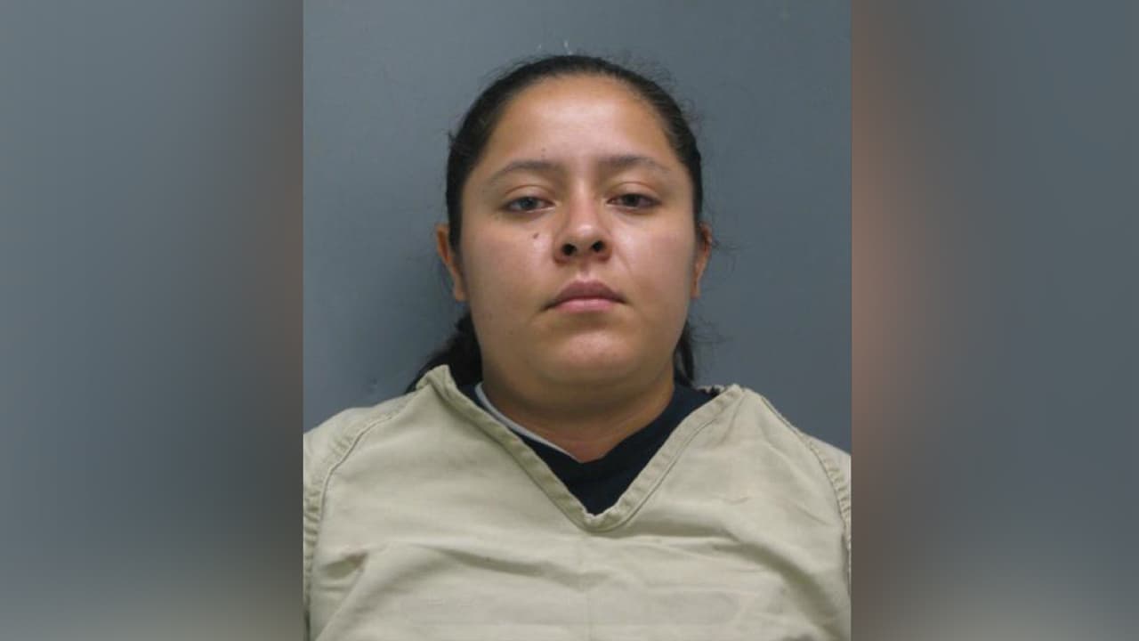 Arrestan a ex guardia penal por presunto robo a presos al noreste de Houston