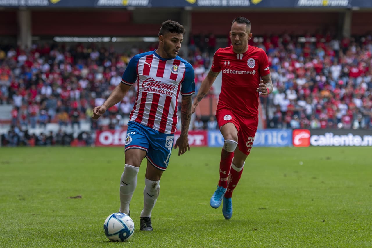 Chivas vence a Toluca con tres goles a uno; Guadalajara se aferra a la Liguilla. Alan Pulido es el máximo anotador mexicano de la Liga MX.