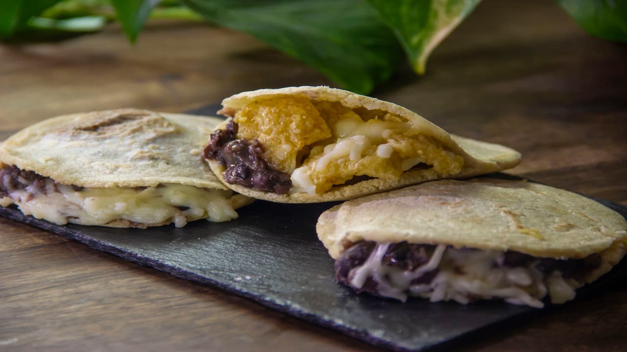 Gorditas de maíz rellenas de frijoles