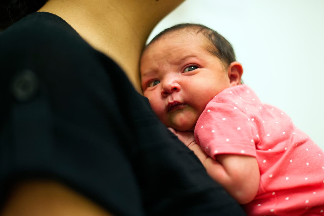 Estudio: el estrés de las redadas provoca que los bebés de madres inmigrantes nazcan más pequeños 