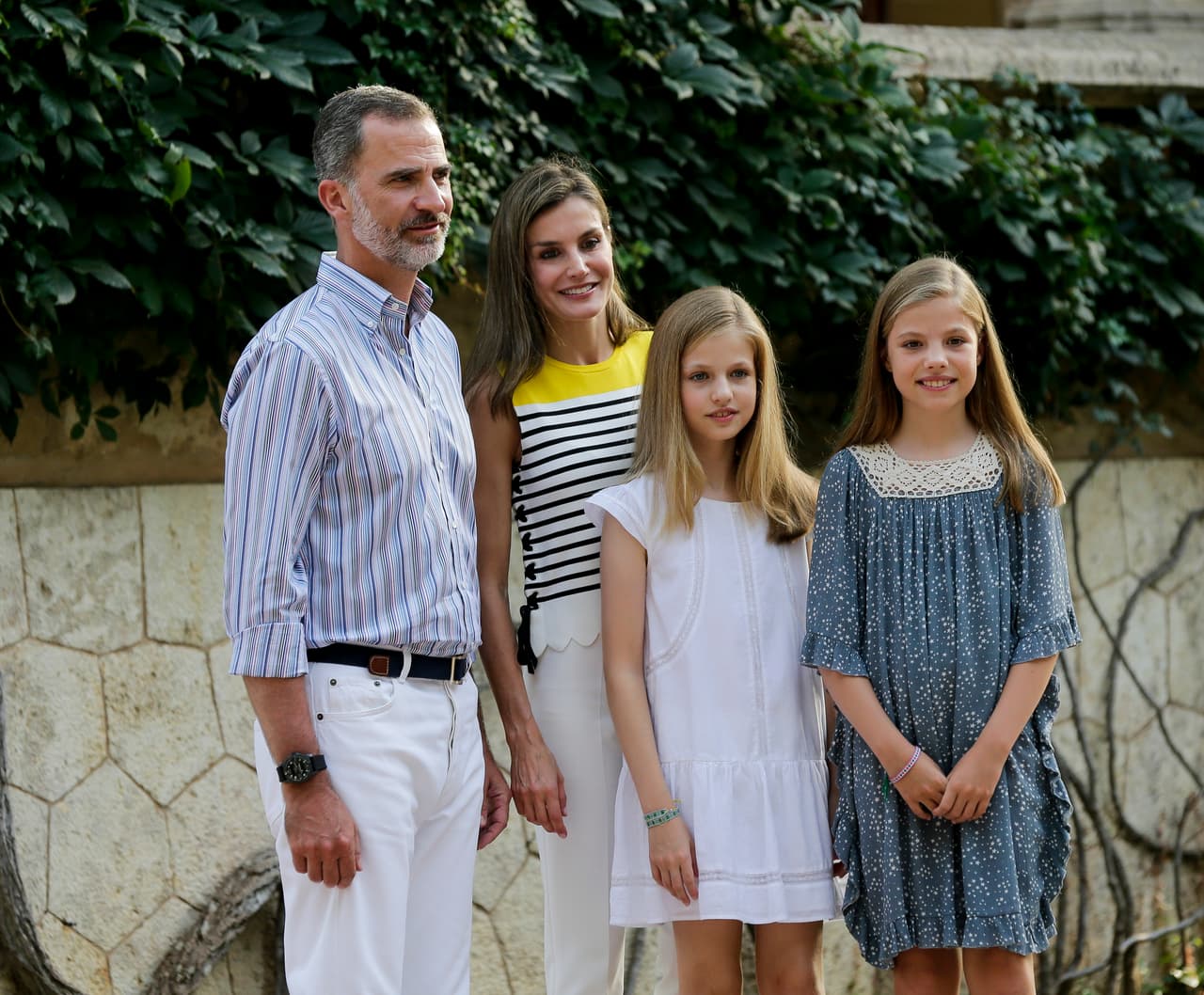 Photo ©2017 CC/Lagencia Grosby Spain Queen Letizia and King Felipe and Princess Leonor and Princess Sofia pose for the media during the summerholliday at the Marivent palace in Palma de Mallorca.