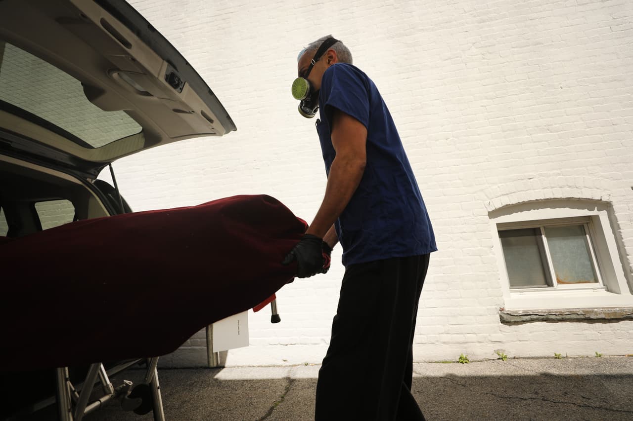 Neoyorquinos de bajos recursos pueden solicitar ayuda para funerales durante la pandemia