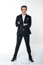 Adrián Uribe ahora nos hará reir por sus comentarios en cada participación.