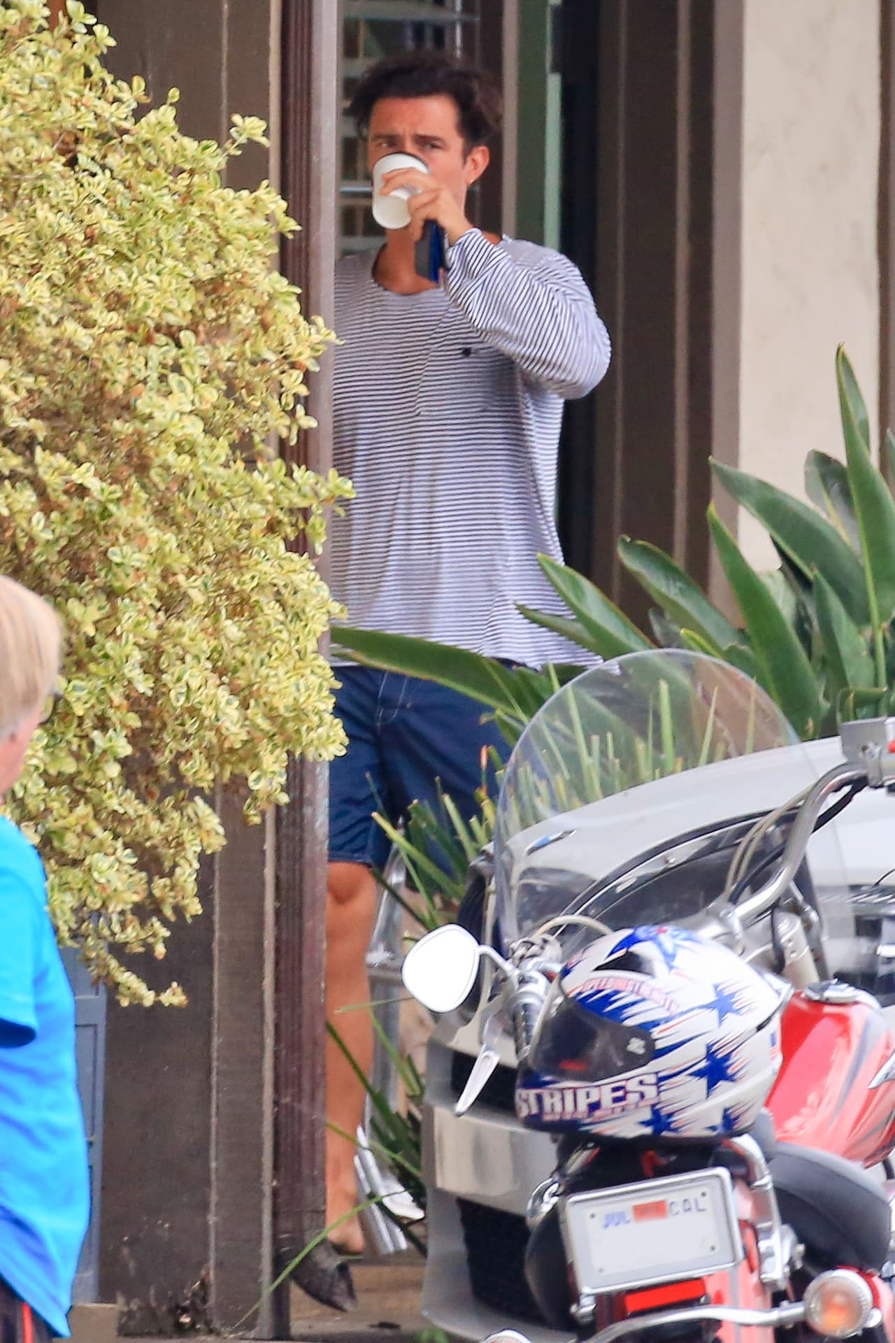 Ni modo, mejor termínate tu café.