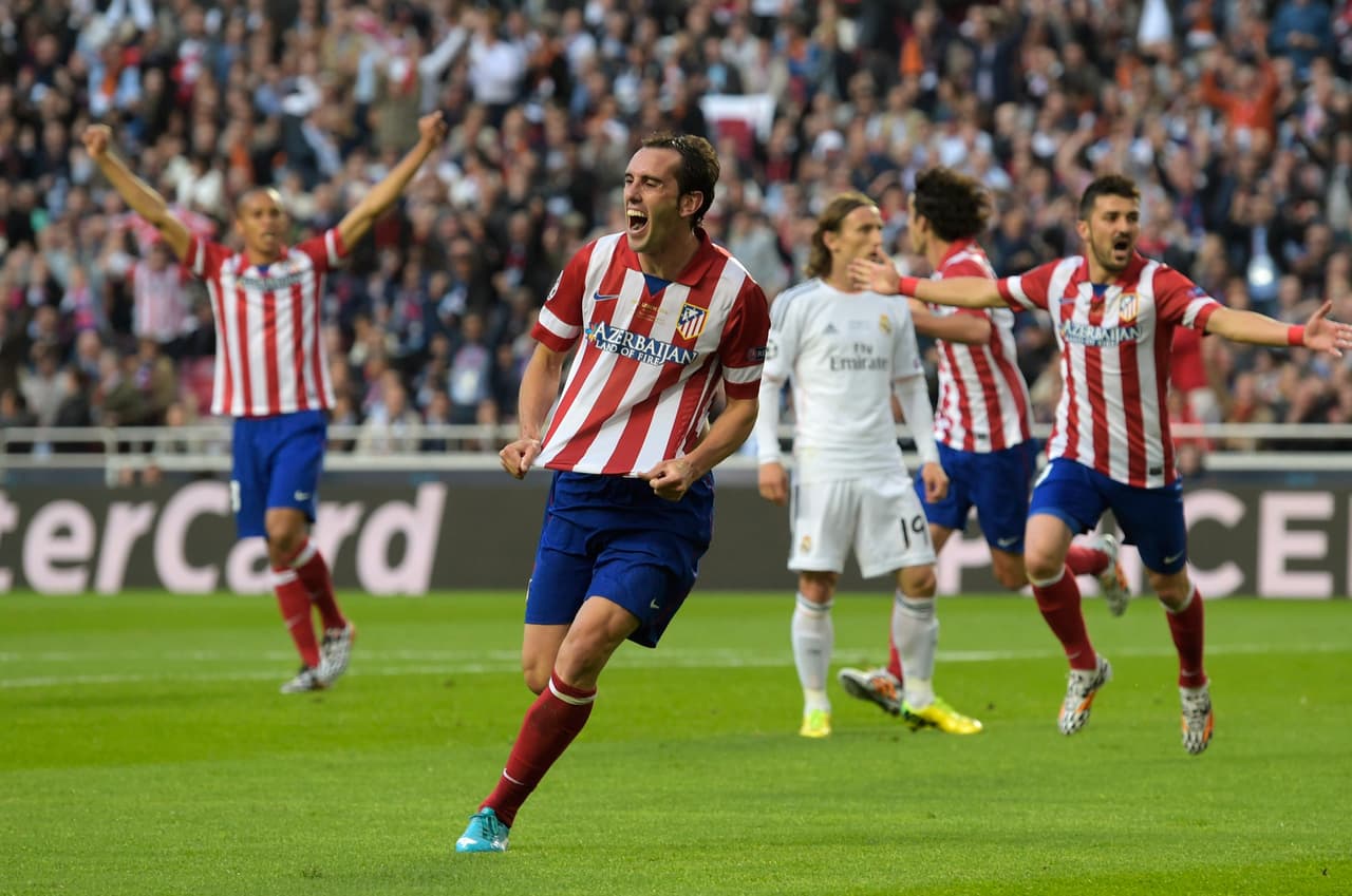 <b>Godín rompió el cero</b>
<br>- La Final madrileña tuvo emociones de principio a fin y el primero en abrir la lata fue el defensor central uruguayo Diego Godín, quien con un cabezazo en el área, puso el 1-0 a favor del ‘Atleti’.