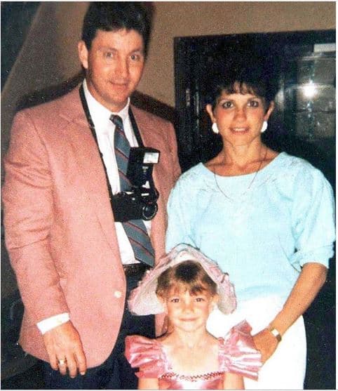 “
<b>Mi padre fue hospitalizado</b> y casi muere. Estoy muy agradecida de que haya salido con vida, pero todavía tiene un largo camino por delante. Tenía que tomar la difícil decisión de poner todo mi enfoque y energía en mi familia en este momento", declaró la cantante en ese momento.