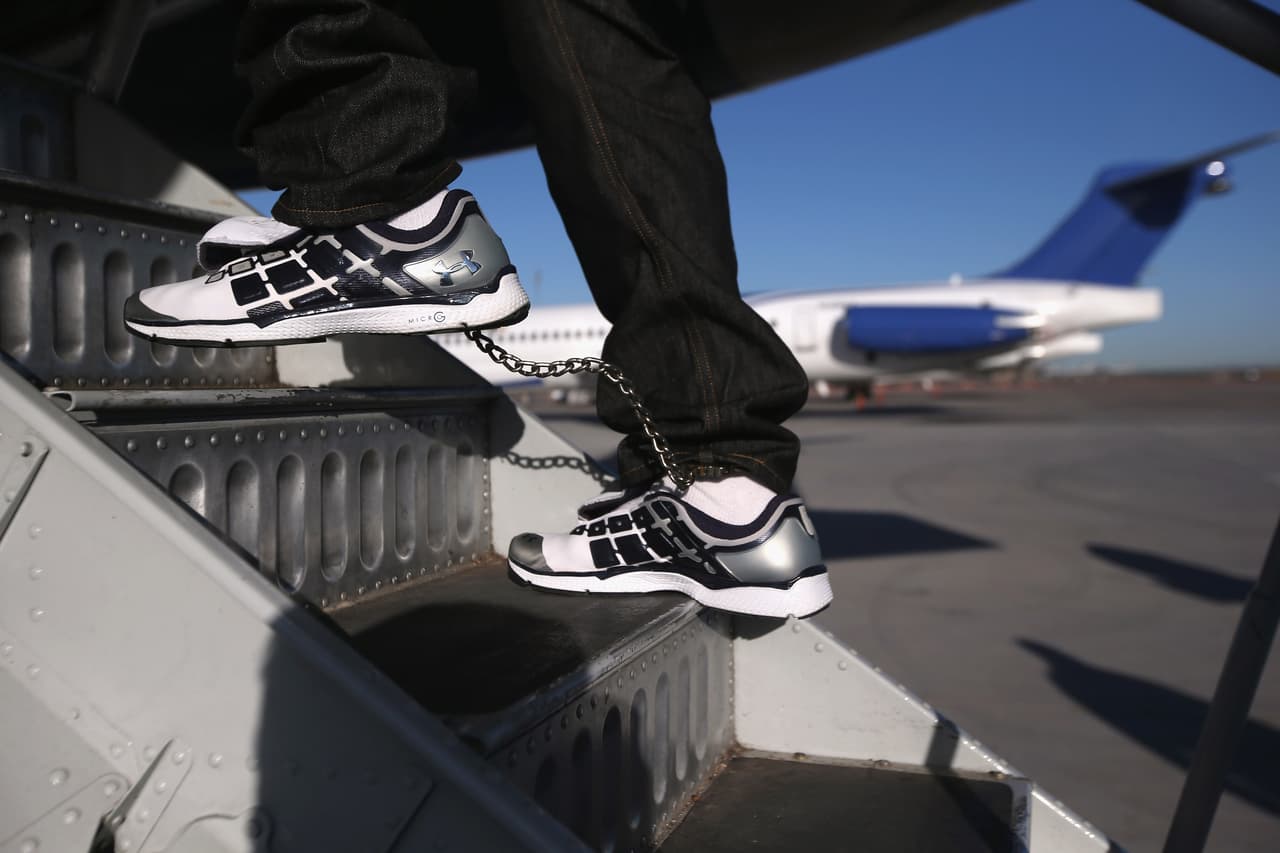 Si a una persona la deportan en la frontera, el gobierno de Estados Unidos le impone un castigo de cinco años sin poder ingresar al país, aunque eso no significa que, al pasar ese tiempo, se pueda regresar ilegalmente, pero sí se puede solicitar un perdón por la deportación y una visa.