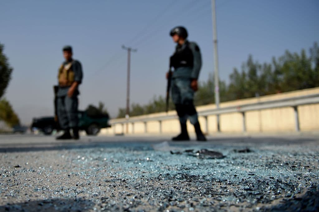 Fuerzas de seguridad acudieron al lugar del ataque, algunos alumnos pidieron ayuda por Twitter.