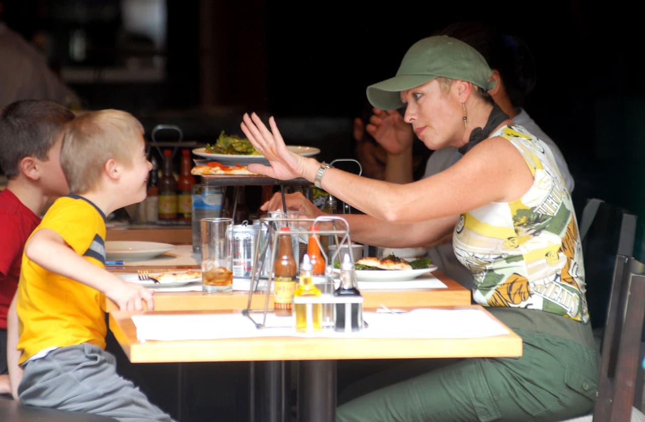 Aunque lleva 36 años como actriz, Letty sigue combinando su trabajo con la familia y espera que pronto llegue el amor: “
<b>Siempre tener a alguien que te quiere con un amor de pareja es lindo</b>, muchas veces necesarios, el problema es que hay que darse el tiempo”.