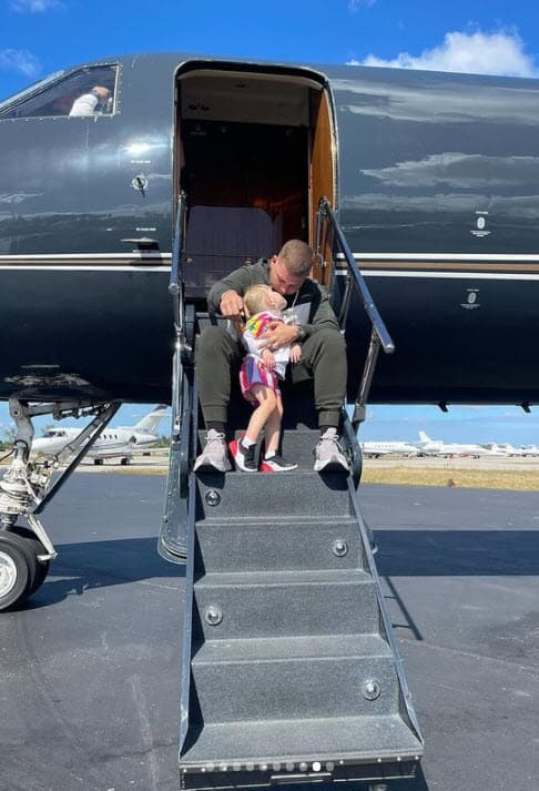 Sin embargo, debido a sus mensajes publicados en Instagram, no puede ver a la menor de sus retoños.
<br>