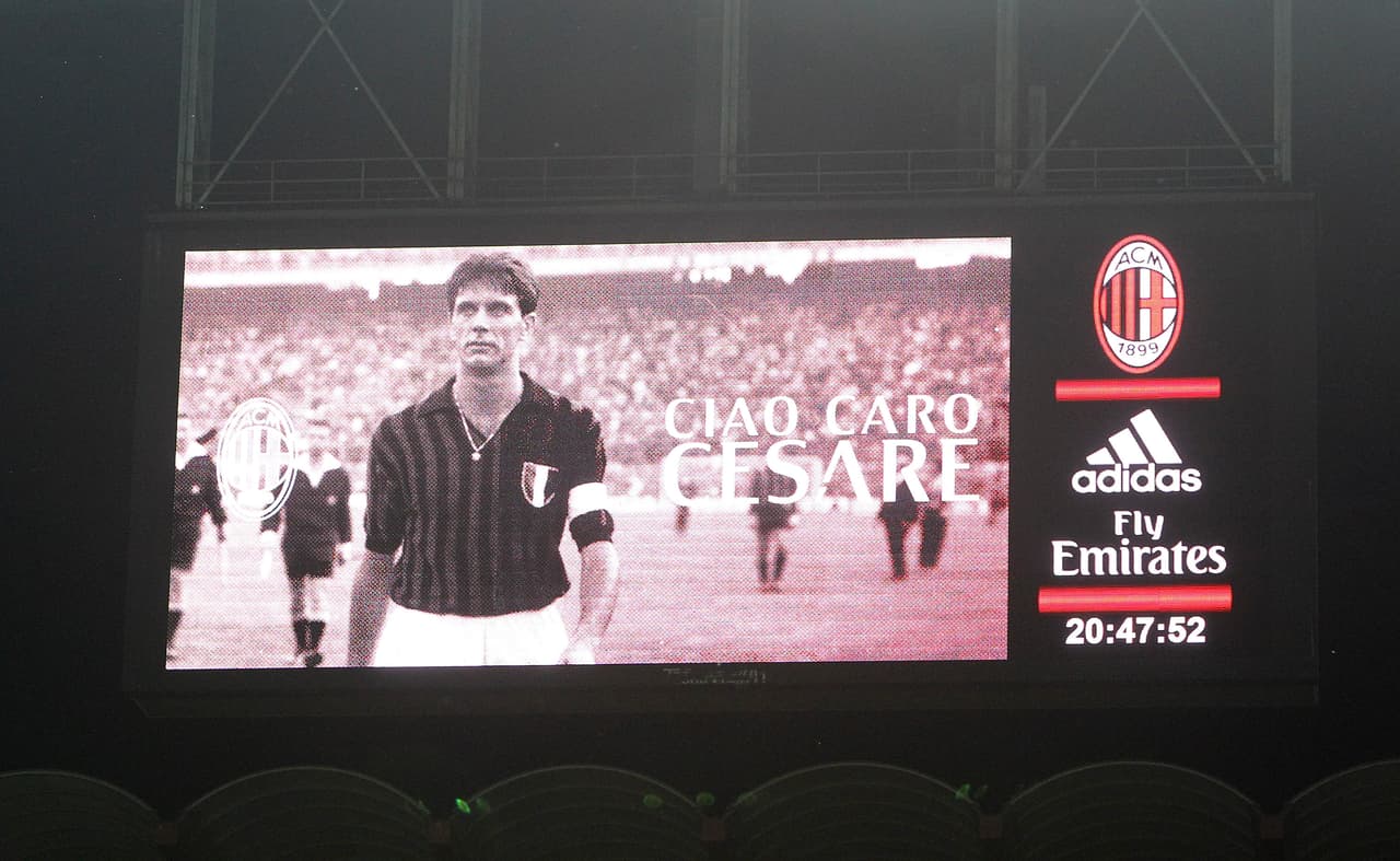 Cesare Maldini fue una de las grandes figuras del fútbol italiano y máximo referente del Milán, con el que salió campeón de la Copa de Europa en 1963 y como entrenador de la Copa de Europa y de la Recopa en 1963. Además, su hijo Paolo es el jugador que más veces ha vestido la camiseta del Milán, con cinco Champions League en su palmarés.