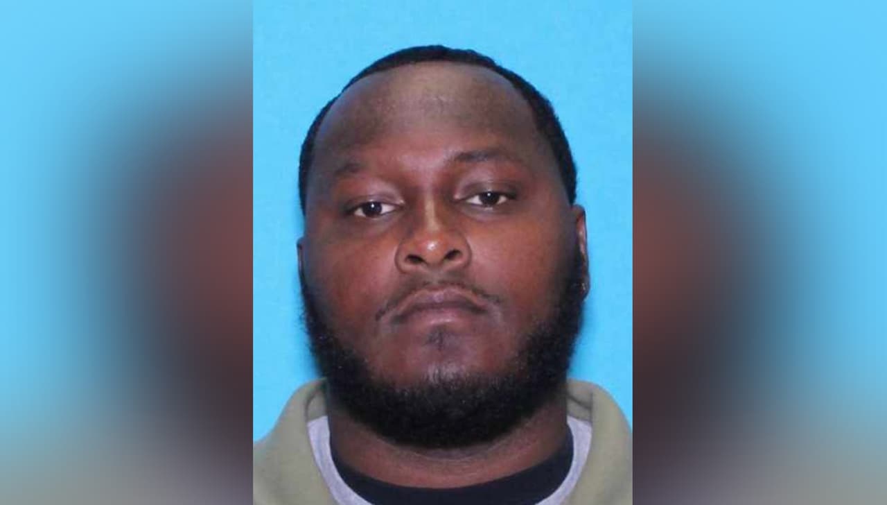 Hallan los cuerpos sin vida de tres niños y a una mujer herida en un apartamento al sureste de Houston