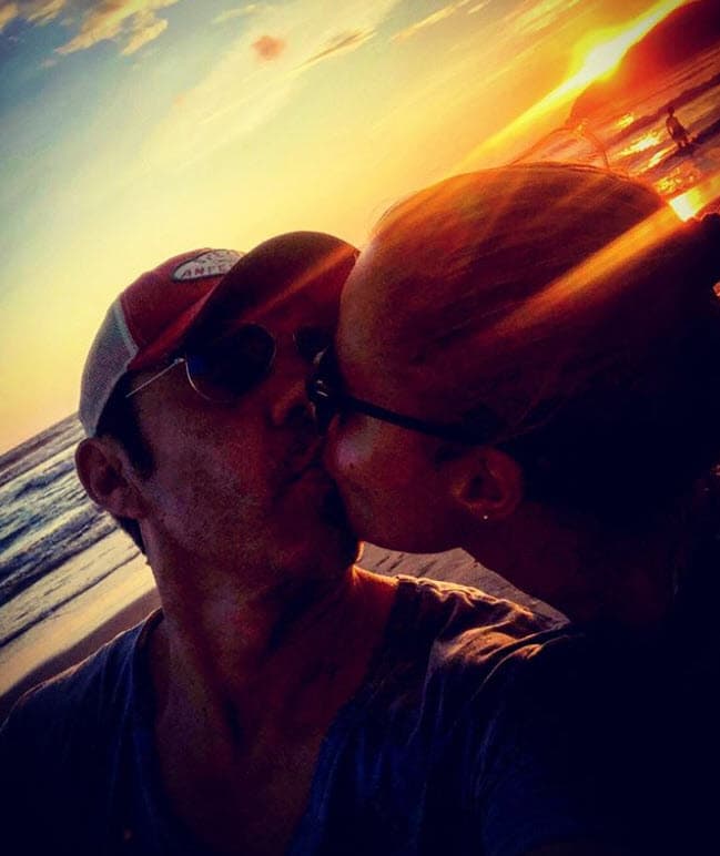 El 22 de septiembre confirmó su romance con la modelo Thuany Martins, su compañera en '100 mexicanos dijieron'.