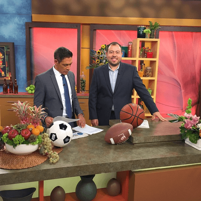 "En los deportes les tenemos mucha información no te lo pierdas aquí @johnnylozada estudiando sus noticias" (7 de agosto)