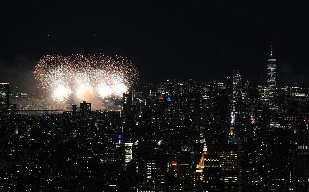 El espectáculo musical contó con las actuaciones de Ava Max, Eric Church, los Jonas Brothers y Lenny Kravitz.