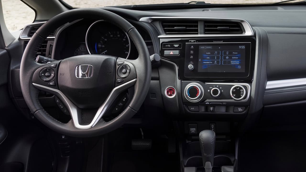 <h3 class="cms-H3-H3">¿Debo comprar uno?</h3>
<br>Sin duda. Un sedán elegante y espacioso y además con calidad certificada es una propuesta demasiado tentadora para rechazarla.