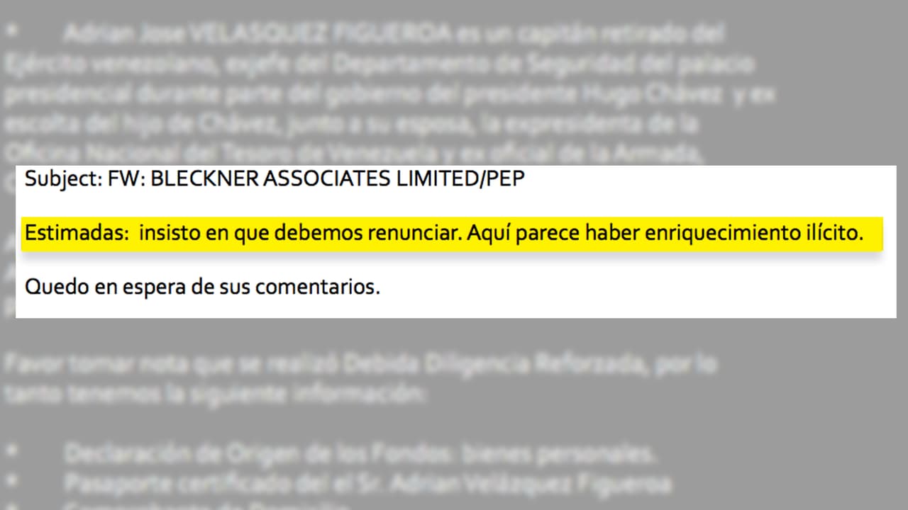 Entre los correos internos se puede leer que una de las empleadas del bufete recomienda renunciar inmediatamente a la sociedad y sospecha de que hay algo ilícito: “Yo pienso que debemos salir de él. 
<b>Un capitán retirado del Ejército venezolano con cuenta bancaria en Suiza??? Esto huele a dinero de Chavez”.</b>