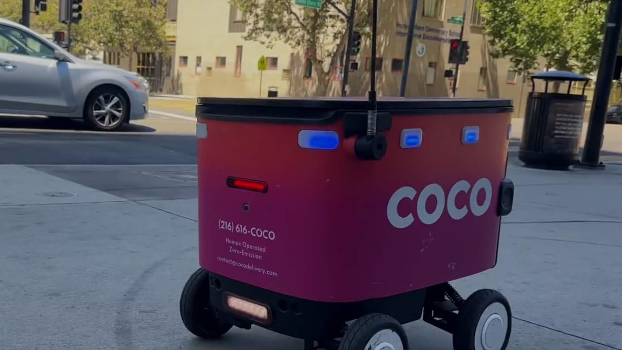 San José busca regular el uso de robots autónomos de reparto de comida