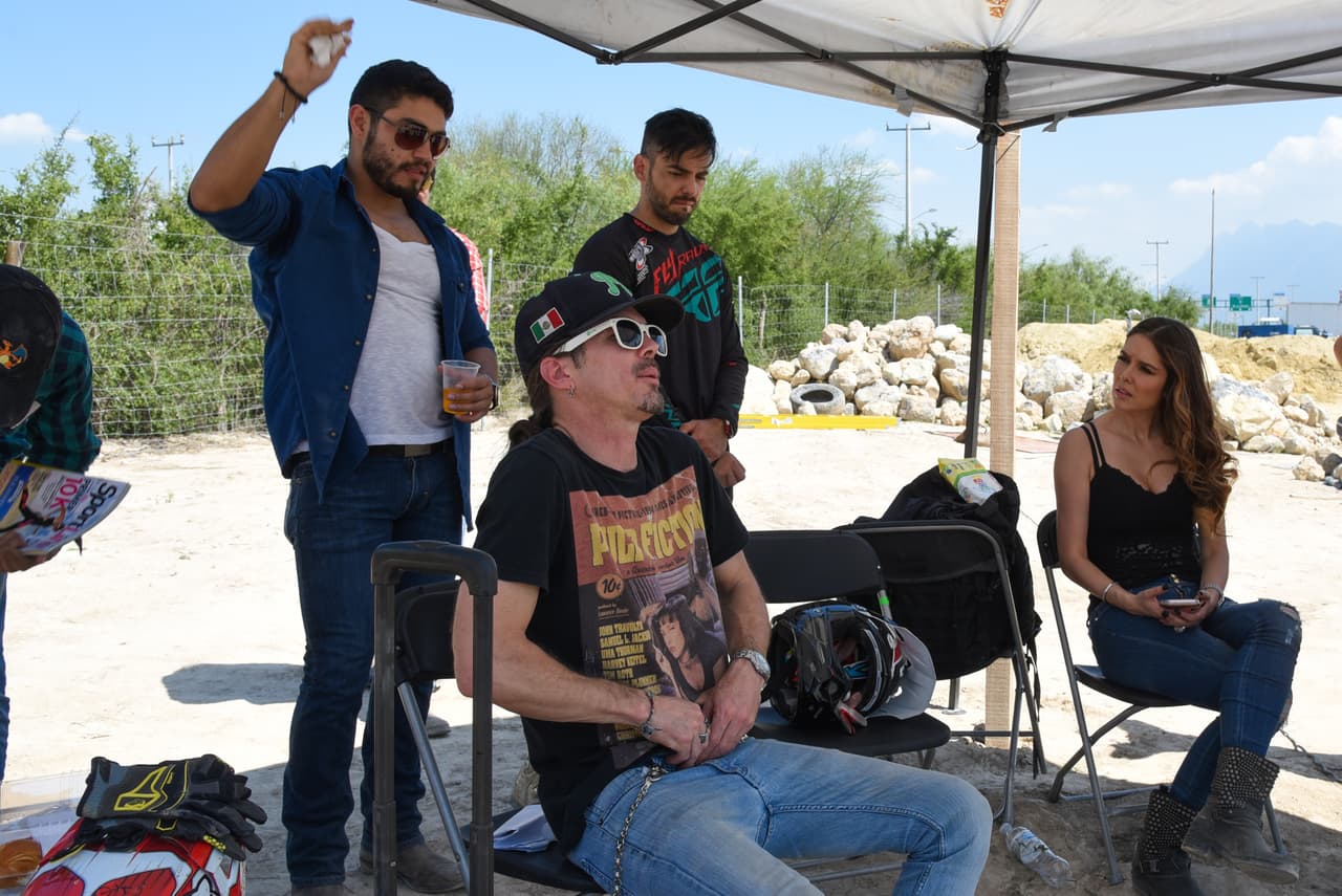 Marlene Favela y Salvador Zerboni son los protagonistas de esta historia de desamor y en las fotos, se puede apreciar la buena convivencia entre ellos y la agrupación norteña.