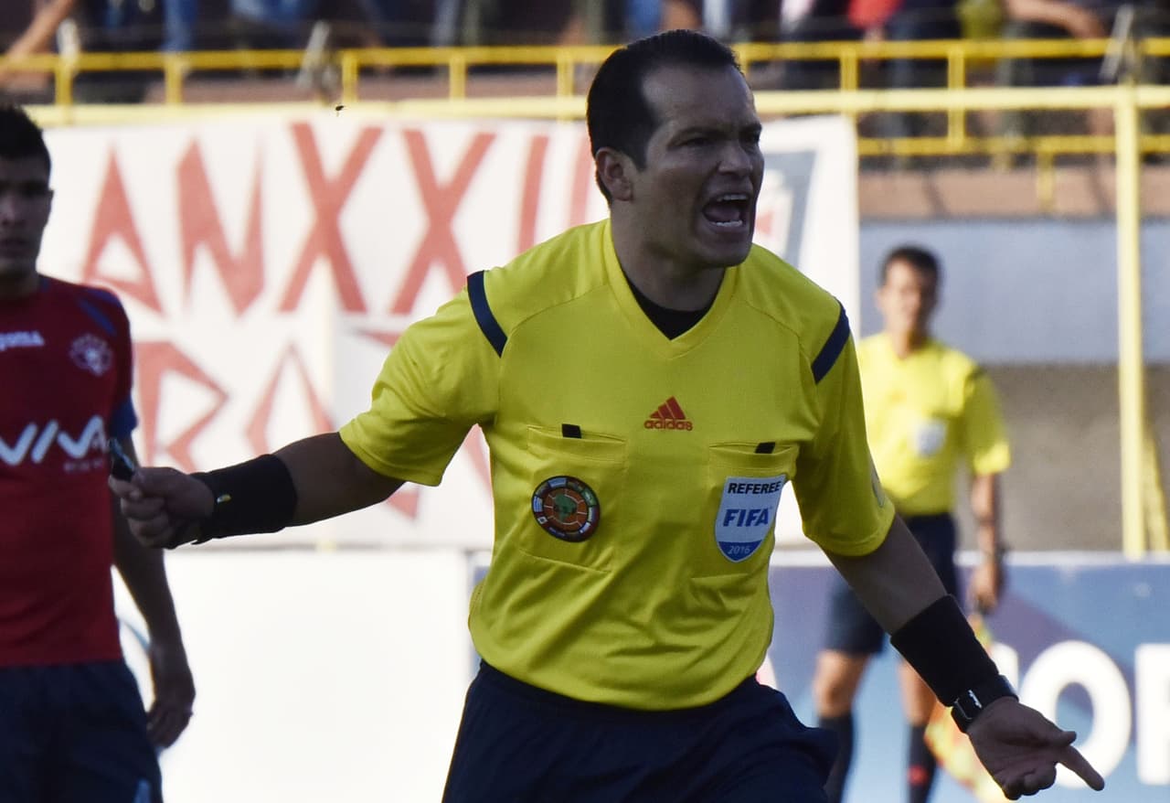 Árbitros paralizan futbol ecuatoriano