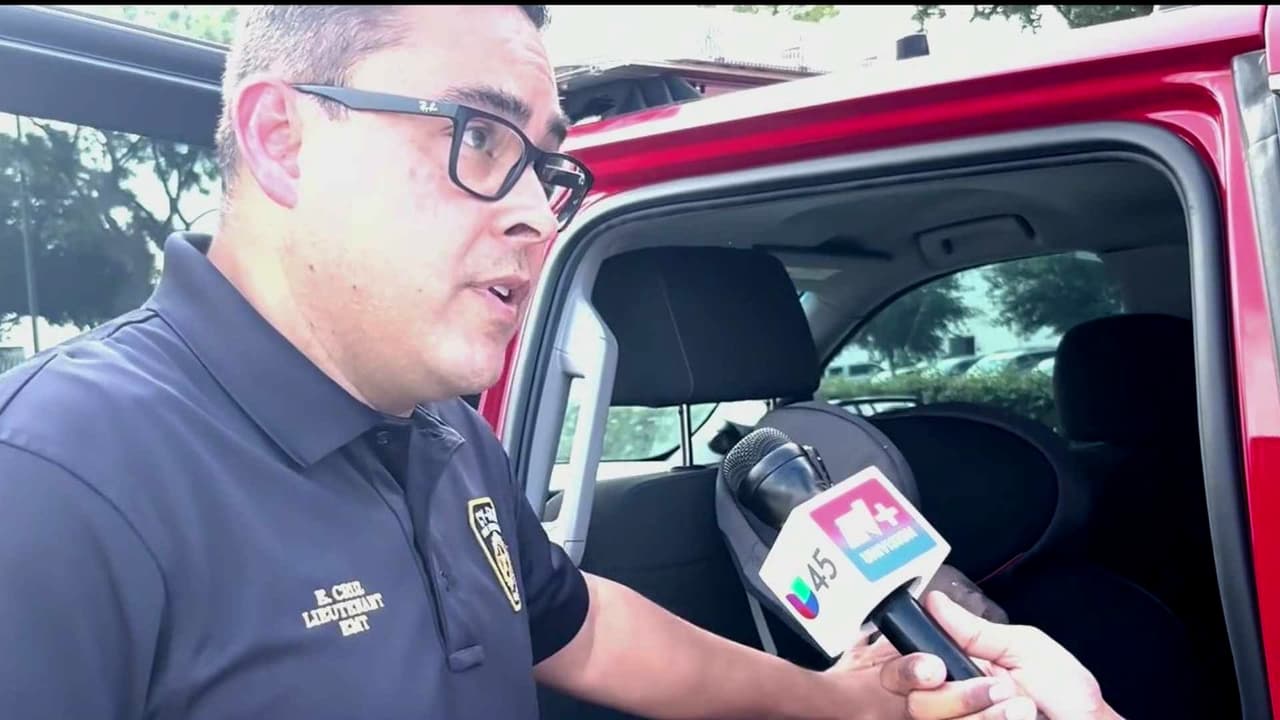 Recomiendan a conductores usar recordatorios visuales para evitar olvidar a niños dentro de autos durante el calor