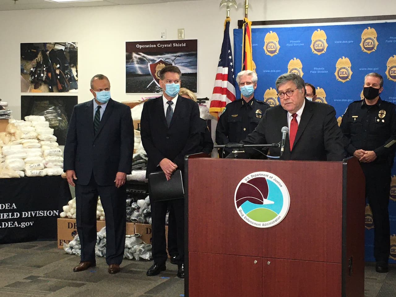 El Fiscal General, William Barr, confirmó el decomiso de más de 28,000 libras de metanfetaminas.
<br>