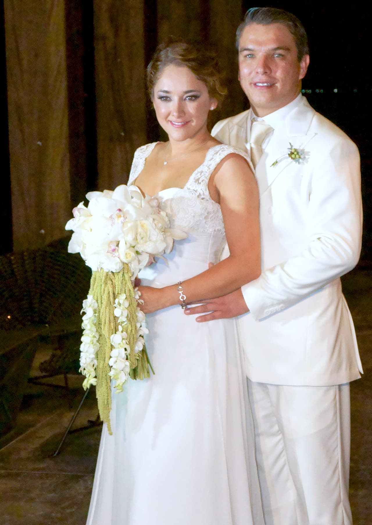<b>Sherlyn y Gerardo Islas</b>
<br>
<br>Gustavo Adolfo incluyó en su video a esta pareja. La actriz tuvo su 
<b><a>boda religiosa</a></b> con el político poblano Gerardo Islas el 15 de noviembre de 2014 en Puebla. En la ceremonia, Sherlyn tuvo 21 damas de honor, entre ellas 
<b><a href="https://www.univision.com/famosos/geraldine-bazan-otra-vez-de-vacaciones-con-lambda-garcia-y-esta-vez-se-lleva-a-sus-hijas-video">Geraldine Bazán.</a></b>