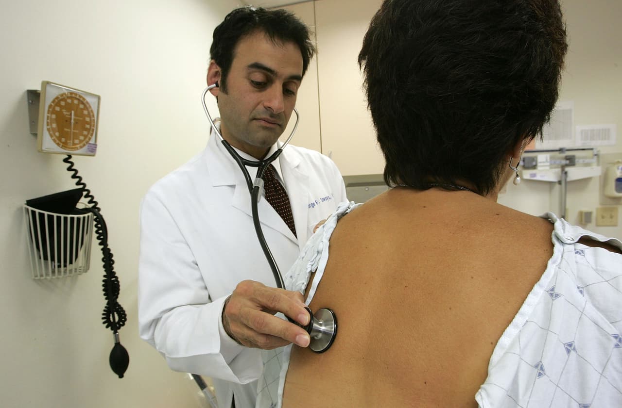 El programa permite a los médicos recetar dosis bajas de THC a quienes califiquen, se expandirá para incluir a pacientes con cáncer.
<br>
<br>Por ley, el CUP se limita a pacientes de Texas con las siguientes afecciones:
<ul>
 <li style="box-sizing: inherit; font: inherit; margin: 0px; padding: 0px 0px 0px 4px; border: 0px; vertical-align: baseline;">Epilepsia</li>
 <li style="box-sizing: inherit; font: inherit; margin: 8px 0px 0px; padding: 0px 0px 0px 4px; border: 0px; vertical-align: baseline;">Trastornos convulsivos</li>
 <li style="box-sizing: inherit; font: inherit; margin: 8px 0px 0px; padding: 0px 0px 0px 4px; border: 0px; vertical-align: baseline;">Esclerosis múltiple</li>
 <li style="box-sizing: inherit; font: inherit; margin: 8px 0px 0px; padding: 0px 0px 0px 4px; border: 0px; vertical-align: baseline;">Espasticidad</li>
 <li style="box-sizing: inherit; font: inherit; margin: 8px 0px 0px; padding: 0px 0px 0px 4px; border: 0px; vertical-align: baseline;">Esclerosis lateral amiotrófica</li>
 <li style="box-sizing: inherit; font: inherit; margin: 8px 0px 0px; padding: 0px 0px 0px 4px; border: 0px; vertical-align: baseline;">Autismo</li>
 <li style="box-sizing: inherit; font: inherit; margin: 8px 0px 0px; padding: 0px 0px 0px 4px; border: 0px; vertical-align: baseline;">Cáncer terminal</li>
 <li style="box-sizing: inherit; font: inherit; margin: 8px 0px 0px; padding: 0px 0px 0px 4px; border: 0px; vertical-align: baseline;"><a href="https://texreg.sos.state.tx.us/public/readtac$ext.TacPage?sl=R&app=9&p_dir=&p_rloc=&p_tloc=&p_ploc=&pg=1&p_tac=&ti=25&pt=1&ch=1&rl=61">Una enfermedad neurodegenerativa incurable</a></li>
</ul>