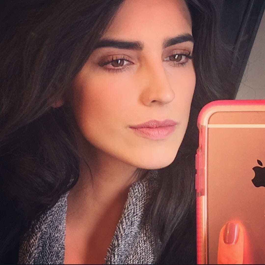 1. 
<b><a href="http://www.univision.com/series/rosario-tijeras/barbara-de-regil-es-rosario-en-rosario-tijeras">Bárbara de Regil</a></b> participó en el programa mexicano 'New Generation Telehit' en donde se buscaba a la nueva conductora del canal de videos musicales, y aunque no ganó, éste fue su primer acercamiento a la televisión.